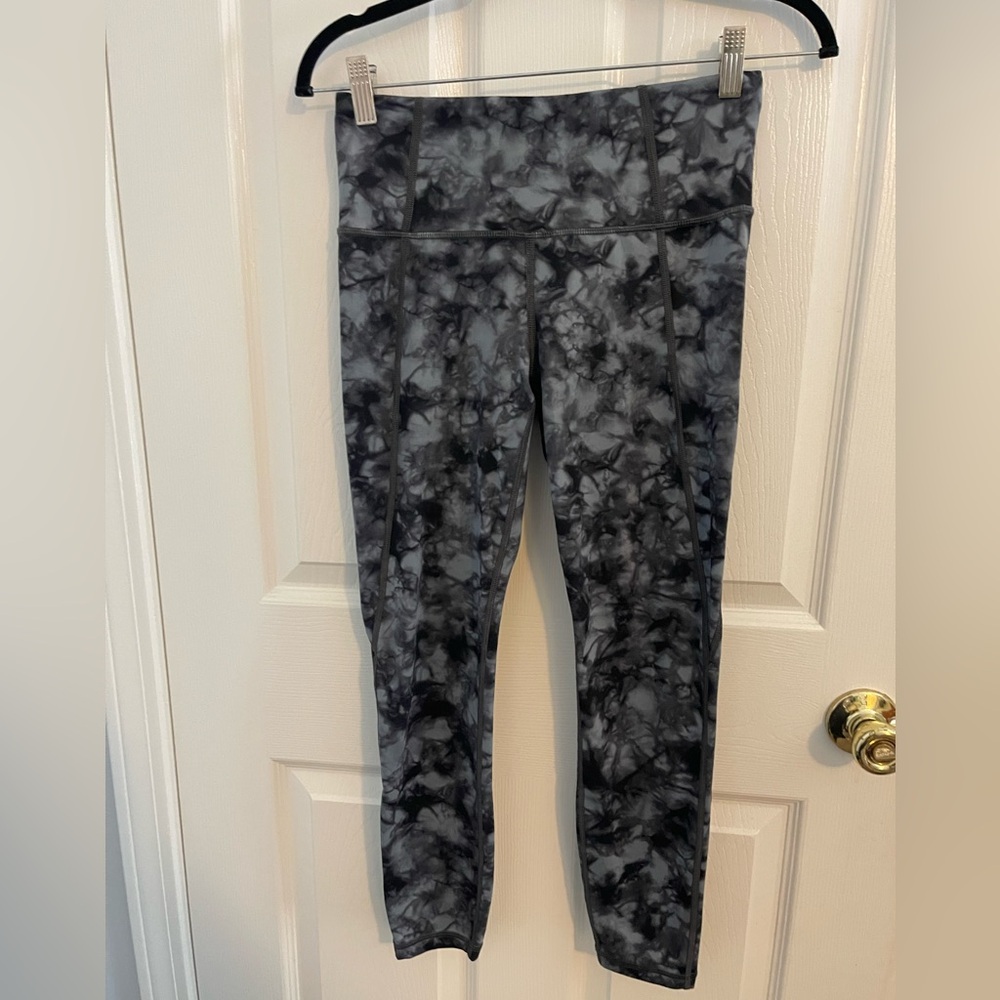 Athleta Tie Dye Salutation 7/8 Tight Leggings in Powervita Navy/Stormy Sky